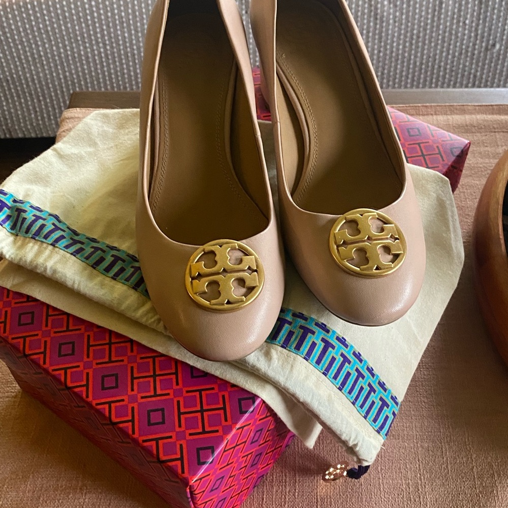 Tory Burch Tan Gold Flats Elegant Leather Block Heel Pumps